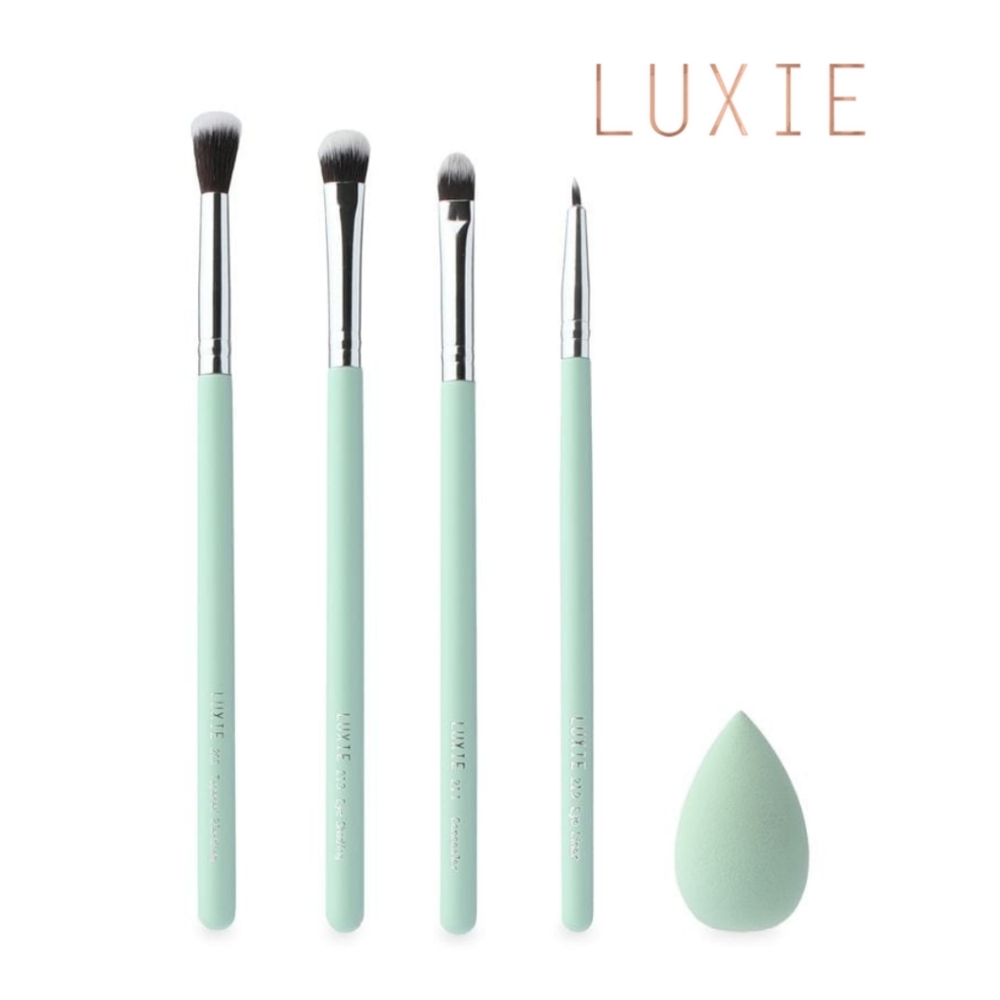 Luxie Florals Green Makeup Brush Set with Blending Sponge and Bag - Picture 2 of 4